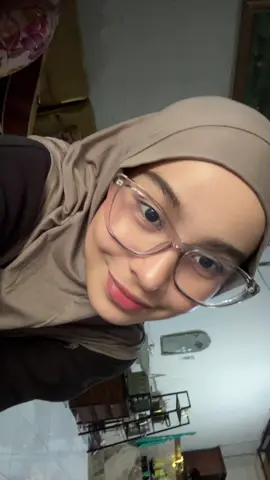 dah lama gapake kacamata 
