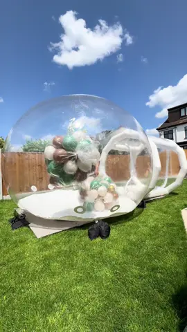 Wild One 1st Birthday Vibes 🦁 Releasing the balloons is my favourite part as it means set up is nearly done and everyone can start having FUN!!! 🫧 #bubblehouse #inflatablebubblehouse #bubbledome #bubblehousehireuk #bubblehousehirelondon #inflatablefun #inflatabubbleuk #makeitgoviral 