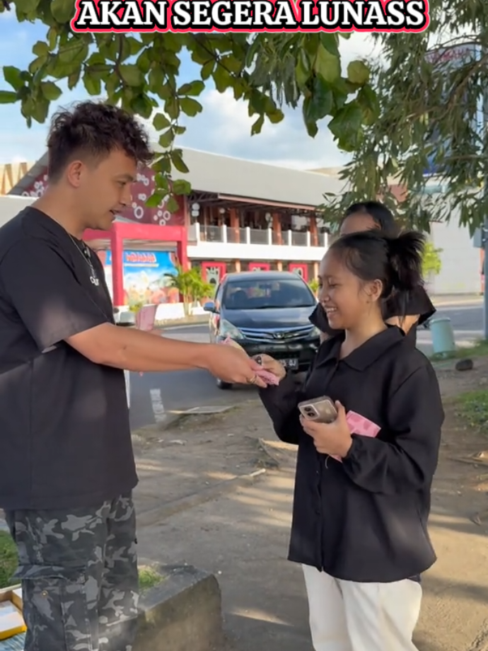 mau anak kecil , dewasa , orng tua , semua saya bantu 😇🙏 #rivel #rivelsumigar #challange #berbagi #transfer #uang #lunashutang #lunashutangriba #bismillah #tranding #viral #goviral #viralvideo #kunfayakun #rezeki_allah #berkah #masukberandafyp #aminyarobalallamin🤲🏻 #fouryou #fypage 