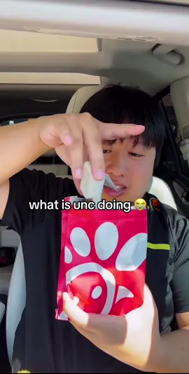 shake shake shake 😩 #waynedang #shakeshakeshake #chickfila #fyp #funny #foodreview #food #makemefamous #tik_tok #comment #xybca #fyppppppppppppppppppppppp #makethisblowup #zesty 
