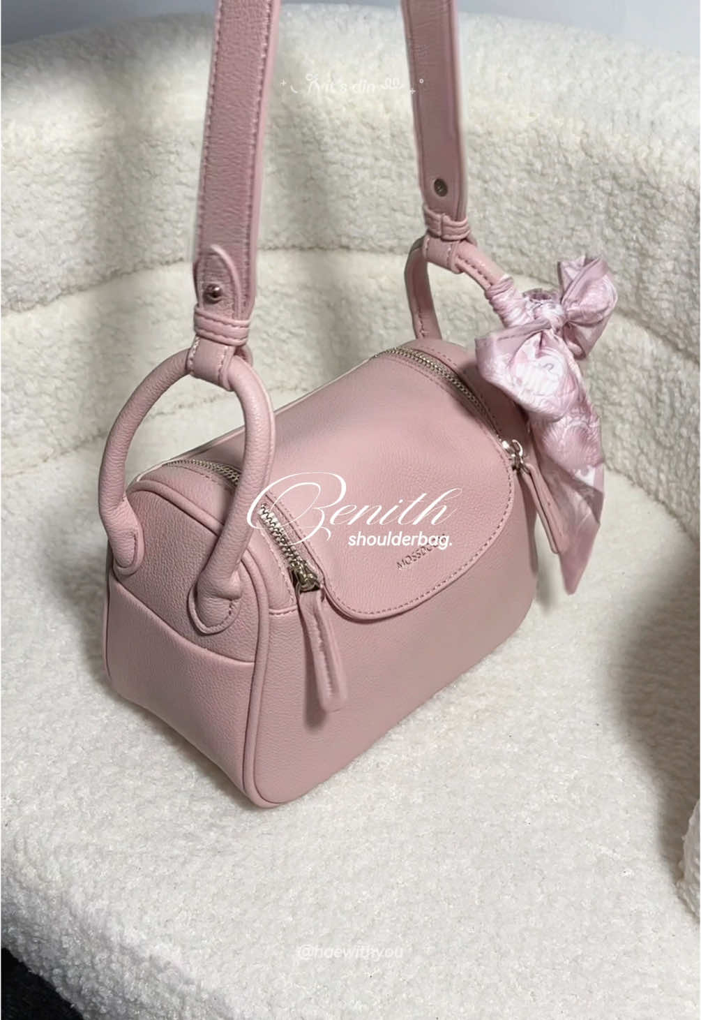 finally got the zenith in pink 🎀— tas cemplang cemplung yang super cantik. #zenithbag #mossdoom #shoulderbag #taswanita #tassimple 