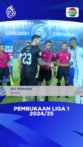 Throwback momen ketika pembukaan Liga 1 musim lalu yang mempertemukan Juara Liga 1 dan Liga 2 musim 2023/24 yakni Persib dan PSBS Biak. Siapa nih yang rindu? Sabar ya gaess nunggu Liga 1 mulai lagi😅 #Liga1 #IndosiarSports #IndosiarRumahSepakbolaIndonesia #seasonrecap 