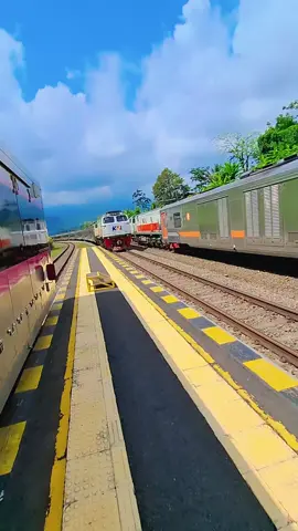 ngalah.. #capcut #tiktok #tiktokpage #capcutvelocity #foryou #foryourpage #jogja #jogja24jam #fyp #fypシ #fypシ゚viral #fypage #story #fyppppppppppppppppppppppp #template #templates #onduty #viral #kai121 #keretaapiindonesia #kereta #lokomotif #capcutamor #capcutmotivacional #epyepe 