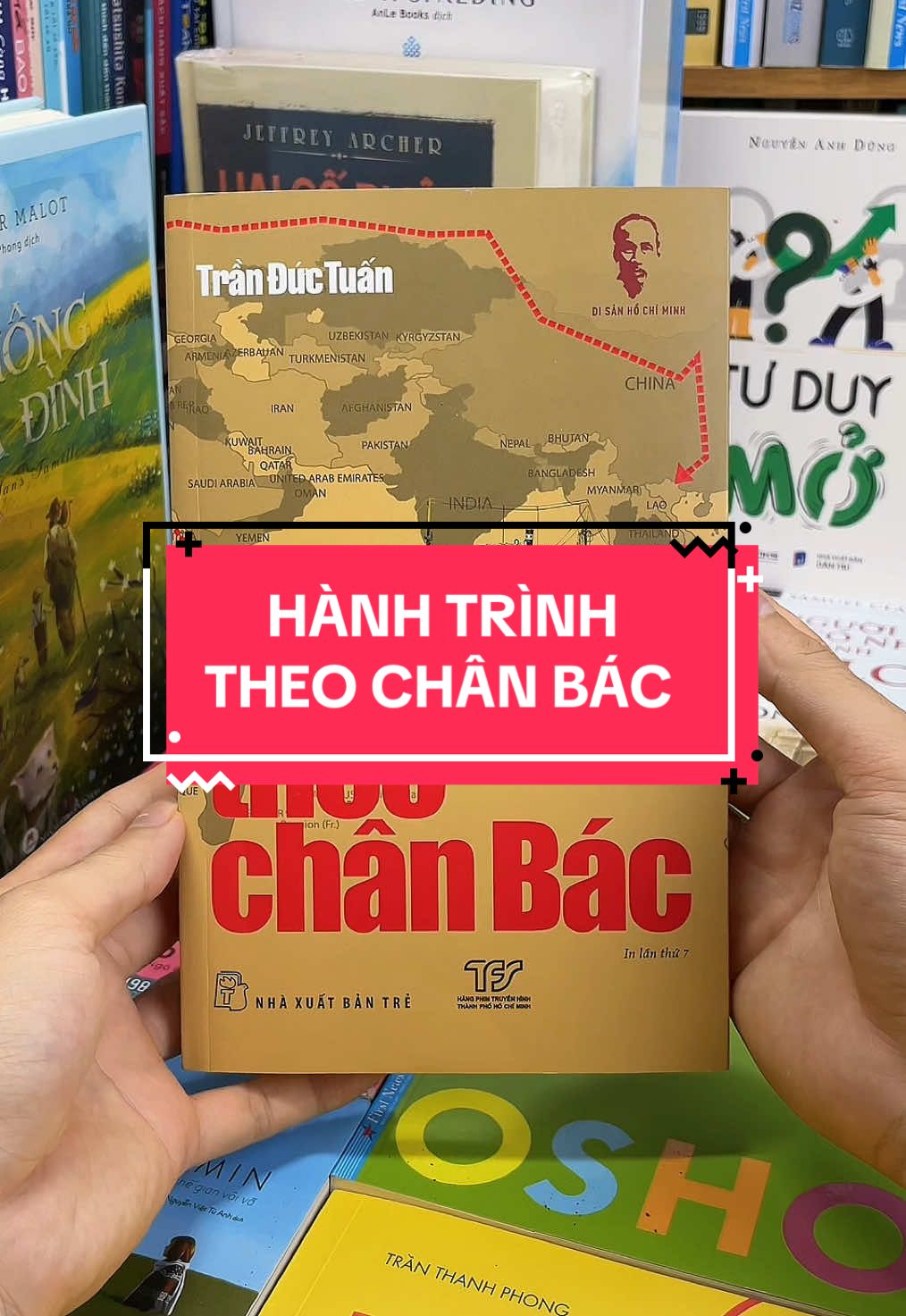 Hành Trình Theo Chân Bác – theo dấu chân bác Hồ trên hành trình bôn ba khắp năm châu bốn bể để tìm đường cứu nước. Từ cậu bé xứ Nghệ đến lãnh tụ khai sinh nước Việt Nam độc lập tự do – Chủ tịch Hồ Chí Minh đã đi một hành trình kỳ vĩ mà ít ai có thể tưởng tượng nổi. Và cuốn sách “Hành Trình Theo Chân Bác” chính là lời kể sống động về cuộc hành trình ấy. Đây không chỉ là một cuốn sách lịch sử – mà là ngọn đuốc soi sáng tinh thần dân tộc: 	•	Ghi lại từng chặng đường Bác vượt đại dương, băng qua châu lục, thấm từng giọt mồ hôi nơi đất khách quê người để tìm con đường cứu nước. 	•	Hé mở hành trình 30 năm bôn ba đầy gian truân – từ bồi tàu, thợ ảnh đến chính khách lỗi lạc – để hun đúc nên một ý chí thép và một lý tưởng cao cả. 	•	Khơi dậy tinh thần sống có mục đích, có khát vọng, và không bao giờ bỏ cuộc trước khó khăn. Cuốn sách không chỉ giúp bạn hiểu hơn về Bác – mà còn truyền cảm hứng sống tử tế, sống lớn và sống có ích. sở hữu ngay “Hành Trình Theo Chân Bác” – để không chỉ bước theo dấu chân Người, mà còn tìm thấy con đường cho chính mình.#tiemsachbinhyen #BookTok #sachhay #sach #reading #hanhtrinhtheochanbac 