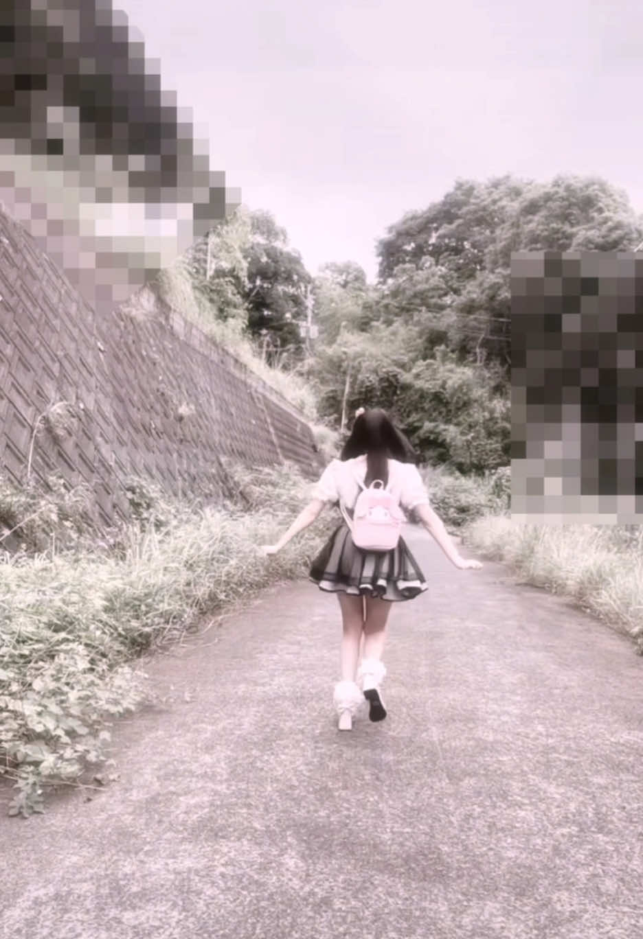 バラ園で本当は撮りたかったけど草むらもいいでしょ?т т🩷走り方癖強いな。#09 #絶対彼女 