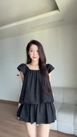 Màu đen mặc với chân váy đen, tưởng đâu 1 set lun 😆 #homnaymacgi #hemacgi #outfitoftheday #outfitideas #OOTD #mihohouse 