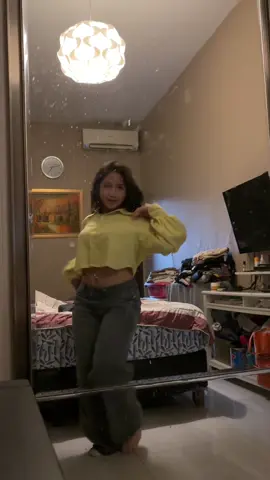 Kepleset dikit ga ngaruh kan (kaos kako sebelah doang sih 😭) #allthestars #fyp #trend #dance 