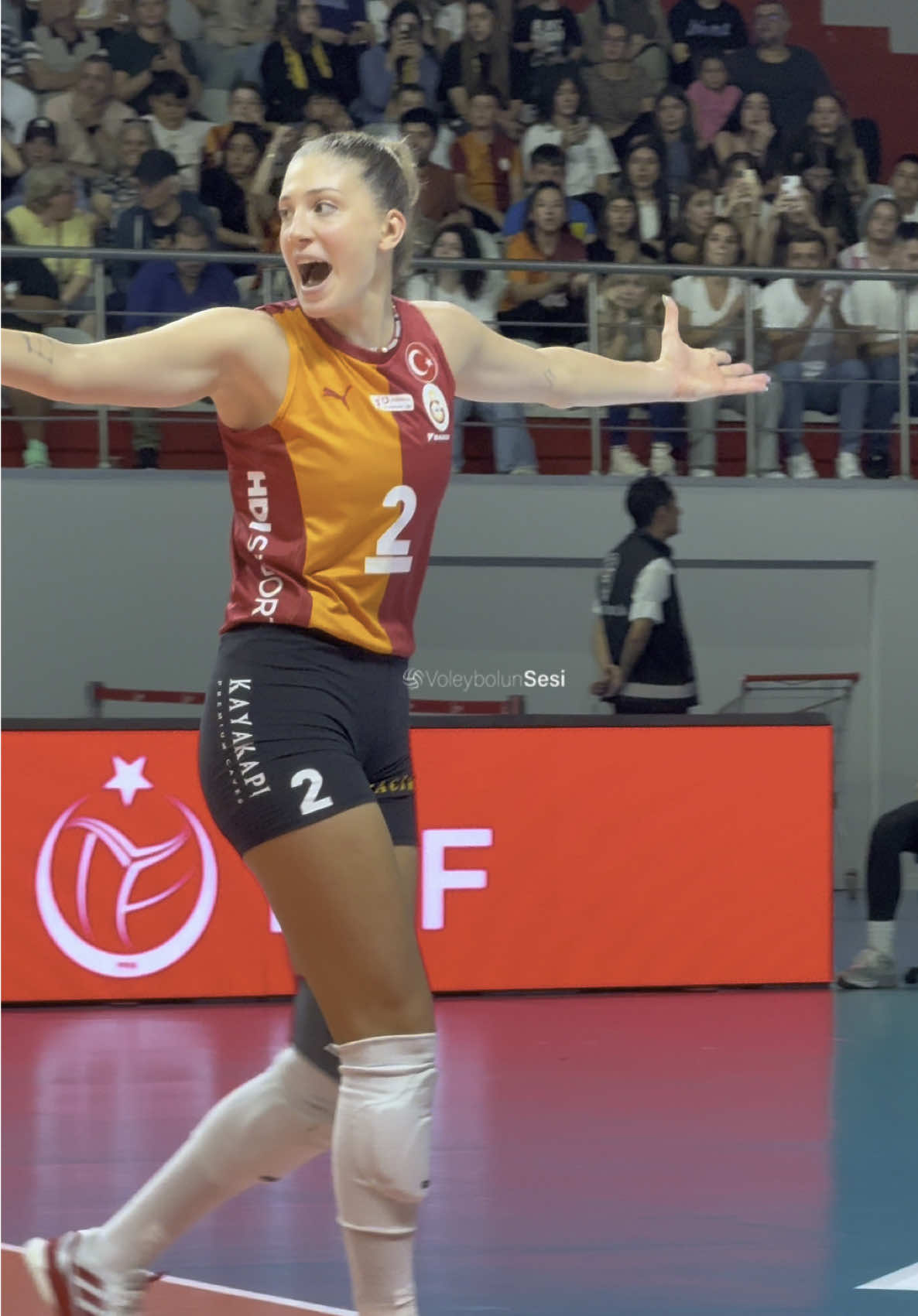 🟡🔴 Kaptan ©️ İlkin Aydın cam 👀 #volleyball #voleybol #ilkinaydın #galatasaray 