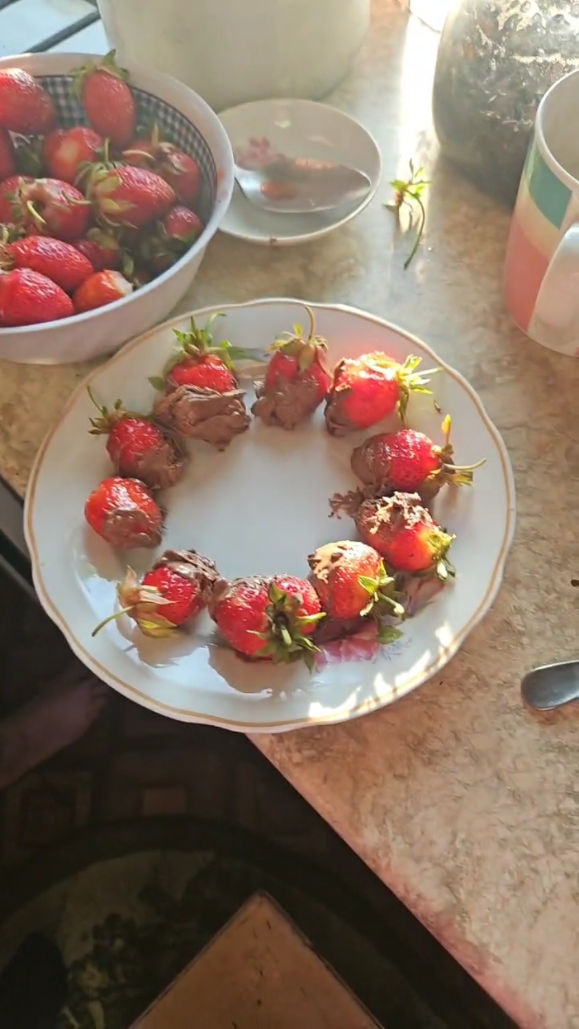 наш первый опыт, но было вкусно. #клубника #ягода #природа #врекомендаци #продвижение #вреки #лето #июнь #пенза 