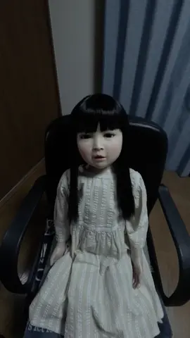 この人形おかしくない？ 映画『ドールハウス』×コワゾー コラボオリジナルストーリーを配信中！ 『ドールハウス』は劇場公開中！ 企画・制作：コワゾー＠怖くてゾッとする体験型ホラー  演出：佐藤周 出演： アヤちゃん　@映画『ドールハウス』公式  桜望華奈　@🌸おもち  國本 陽斗　@國本 陽斗  竹内強　 #映画 #ショートドラマ #映画ドールハウス #fyp #PR #コワゾー