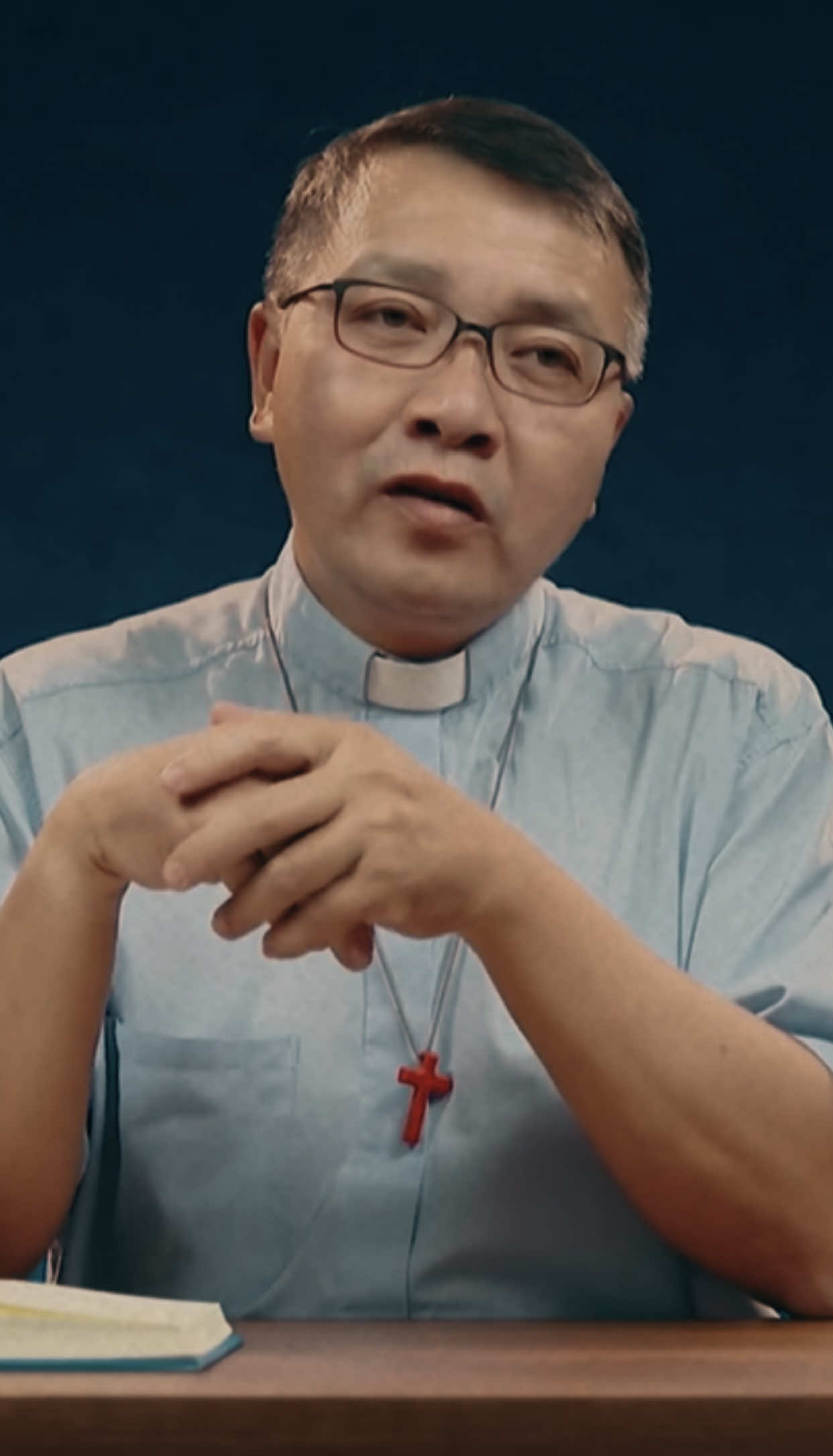 Chúng ta bước vào cuộc đời này bằng bàn tay trắng. #lmphuongdinhtoai #cauchuyencuocsong #binhancatholic #catholictiktok #sachchiecchieusaubuihoaquynh #sachchatoai 