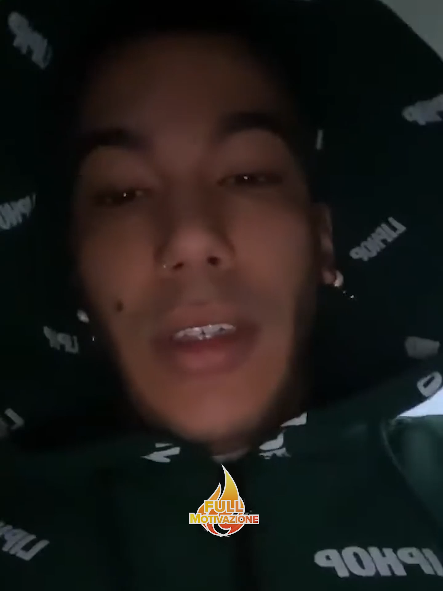 Devi impegnarti al massimo per i tuoi sogni.🎙️: Sfera Ebbasta