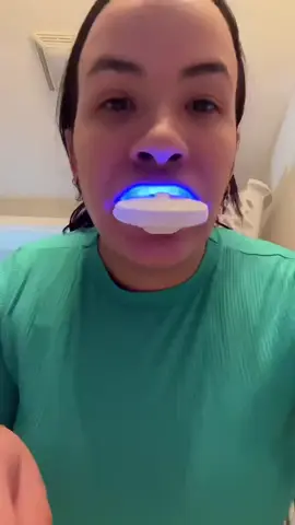 ✨ ¿Dientes más blancos desde casa? 🦷 Con LuxeSmile, tu rutina se vuelve simple: lápiz con gel + luz LED = sonrisa más brillante en pocos días. 📦 Incluye: ✅ Luz LED ✅ Lápiz con gel blanqueador ✅ 2 hisopos con Vitamina E 🎁 ¡Y un regalo de polvo de carbón activado! 🚨 50% OFF por tiempo limitado 💳 Pago contra entrega disponible 📦 Envíos en menos de 24 horas en Costa Rica 🧊 Recomendado para mayores de 18 años. Resultados pueden variar. Consulta con un dentista si tienes sensibilidad.