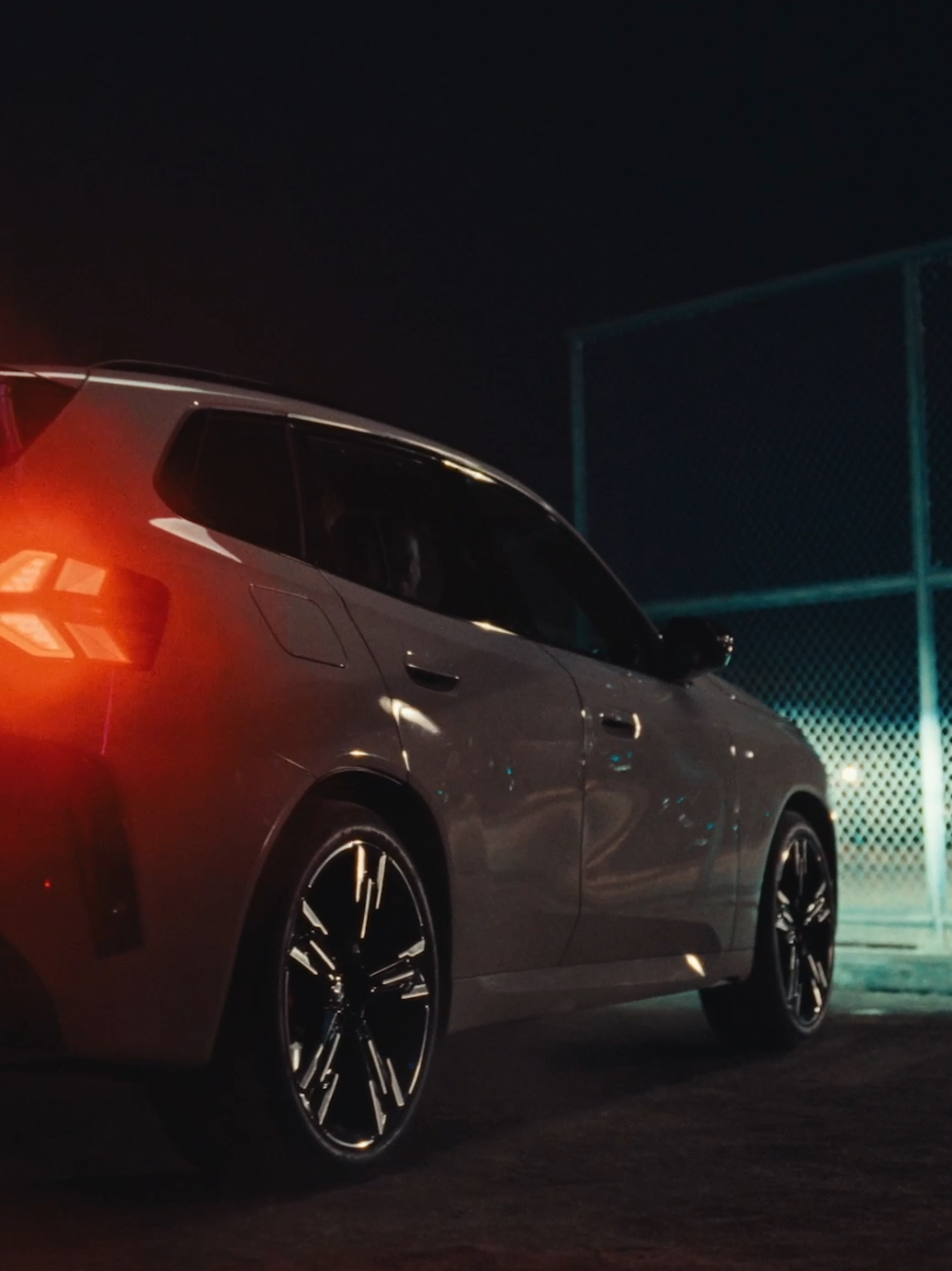Elegância no volante e potência sob medida. O BMW X3 não segue o fluxo, ele dita. ⚡💫 #BMWX3 #PuroPrazerDeDirigir