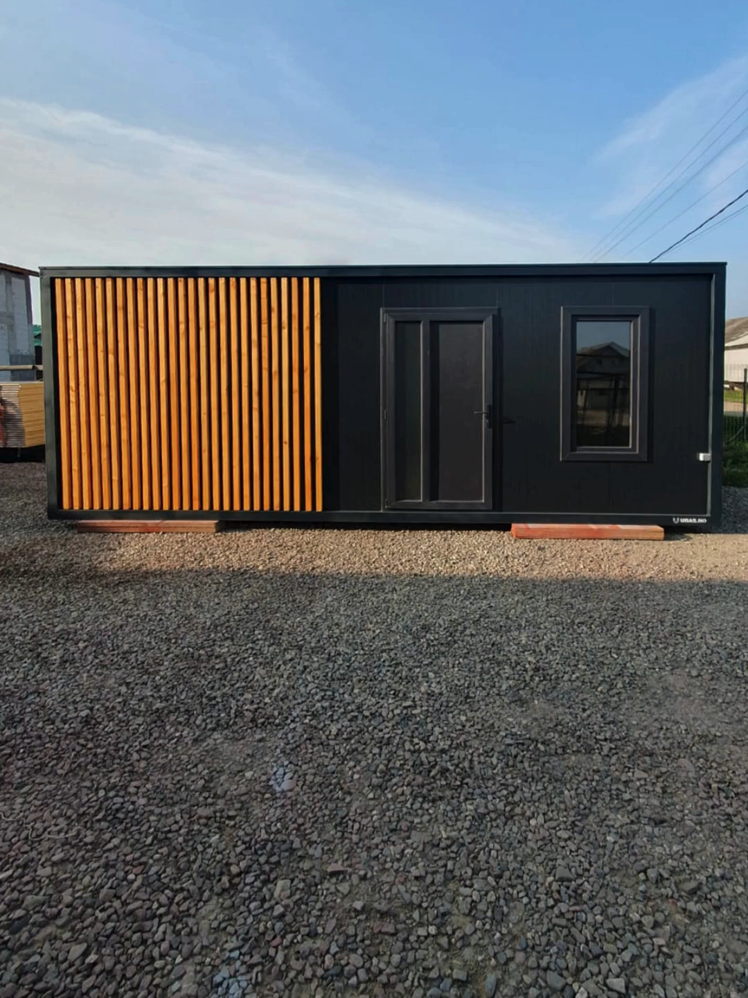 Container house personalizat by UBAS #producator #romania #romanian #personalizat #container #containerhouse #containeremodulare #containereinromania #birou #office #magazin #imobiliare #imobiliareromania #comercial #viralvideotiktok #viral_video #tiktokromania #fyp #factory #constructii #spatiipublice  #cafenea #bar #salonbeauty #weekend #vacanță #cazare #confort