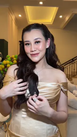 Bridesmaid makeup look for @aaliyahmassaid at Al Ghazali and Alyssa Daguise’s wedding ✨🤍 Stylist @erichalamin  Hairdo by @diki_hairdo  Skin Prep : @Wardah Beauty Official micelar water lightening Base complexion : @wardahbeauty plump & firm gel moisturizer Cushion @wardahbeauty cloud shade 22N Cream Blush On @wardahbeauty 02 merry mauve  Powder Blush On @wardahbeauty shade coral peach  Loose Powder @lauramercier  Compact powder @maccosmeticsid NC 15 Eyebrow @faceshopstoreid 03 Eyeshadow @urbandecaycosmetics  Highlighter @Rare Beauty  Lipstick @wardahbeauty glasting liquid lip 10 ombre sheen & 06 ruby sparks