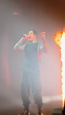 switching to beast mode - watch the world burn #ronnieradke #fallinginreverse #fir #ronnie #metal #metalcore #concert #live #livemusic #singer #band #happy #rockhal #foryou #fyp #foryoupage #scream @ronnieradke 