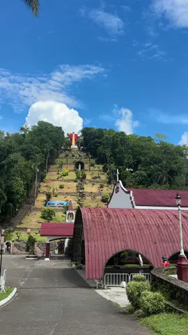Beneath His outstretched arms, I found peace I didn’t know I was searching for. ☁️✨ #DivineMoments #WanderWithFaith” #kamaynihesuslucbanquezon 