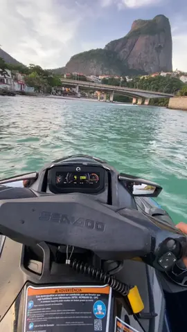 Sai da Reta 🚂🎡🚀#chefin #fyyyyyyyyyyyyyyyy #viraltiktokvideo #fypシ゚ #jetski #jetskivideos #Nh 