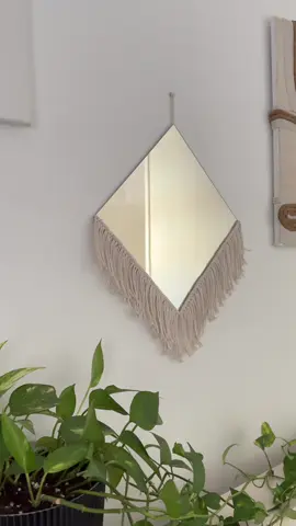 Diy macrame mirror ✨ #macrame #handmademirror #bohodecor #homedecor #macrameart #bohohome #fiberart #DIY #bohostyle #interiorinspo #diydecor #handmadewithlove #modernboho #mirrordecor #macramewallhanging 