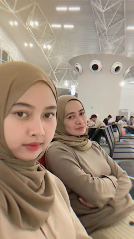 Mama gw😂🤗🥰😗#CapCut #fyp #ibu #sultanhasanuddinairport✈️ #fyppppppppppppppppppppppp #pengikut 