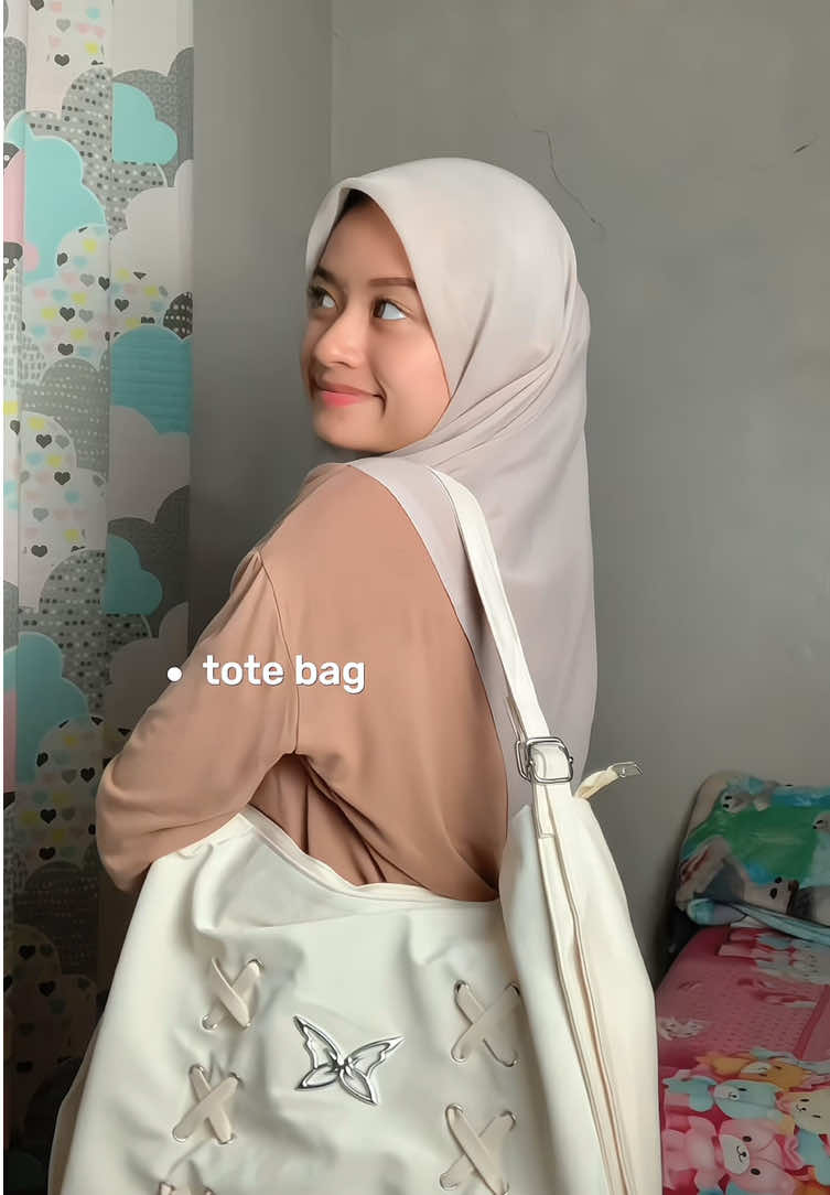 akhirnya nemu tas lucu yang muat laptop 😭🫶🏻 mana bisa dijadiin 2 model lagi @PANBARA #totebag #shoulderbag #ranselsekolah #taswanita #panbara #fyf #creatorsearchinsights 