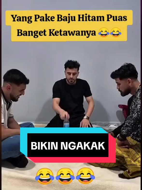 BIKIN NGAKAK 😂😂 #lucubanget #videolucu #lucu_ngakak #lucu #videoviral #permainanbotol #ketwangakakpas😂😂 #permainanbotolfyp #ketawangakakbanget #komedi #komedikocak #fyp #fypage #fypシ゚viral🖤tiktok #fypシ #fypforyou 