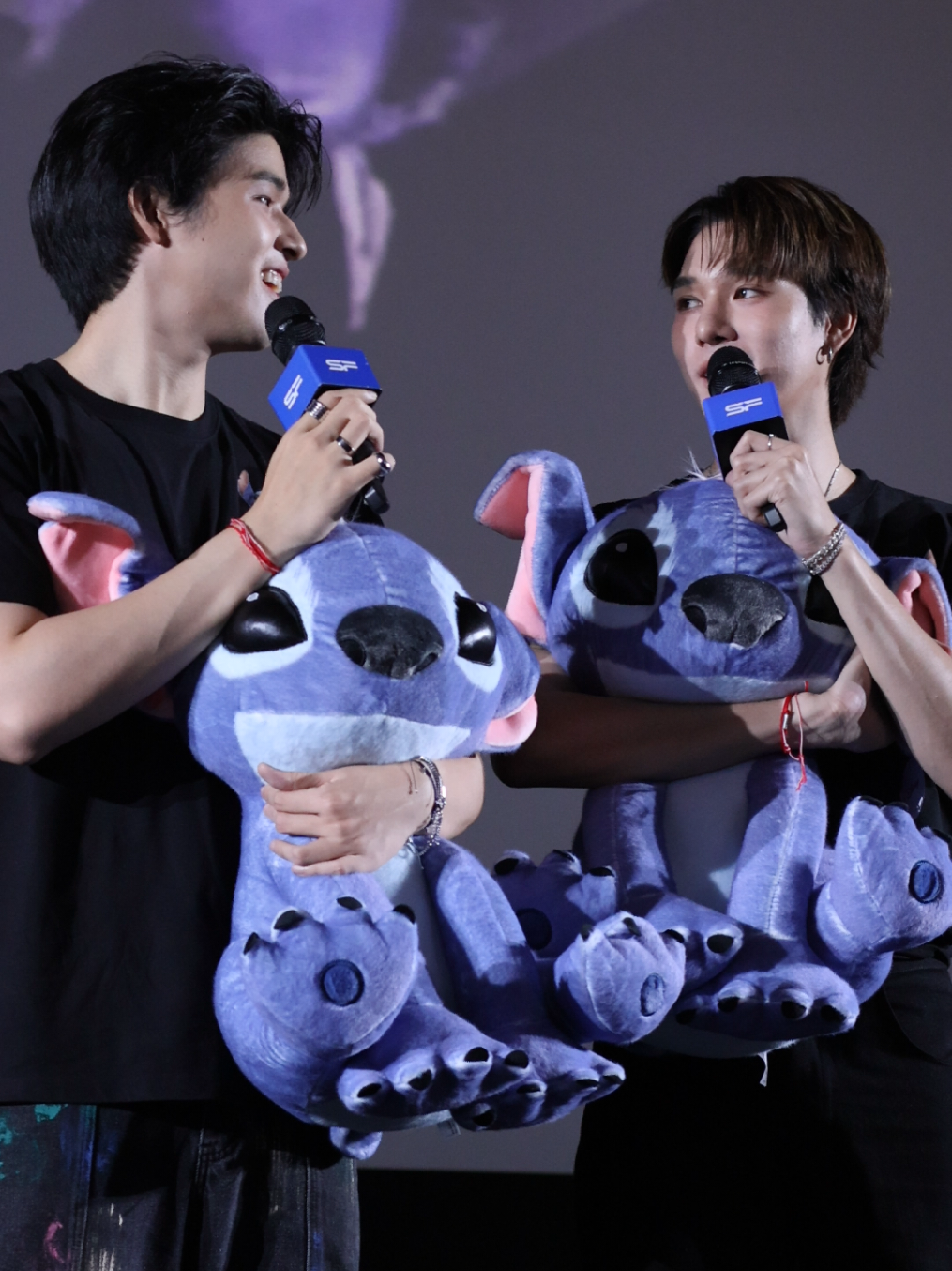 เป็นการแนะนำตัวที่น่ารักมาก แง สกายก็ติดอยู่แต่กับภาษาเหนืออะน้อออ มันเกิดอะไรกับหัวใจ 💓 #SFxSkyNani #SFxSmyleNeona  #skynani #สกายนานิ 