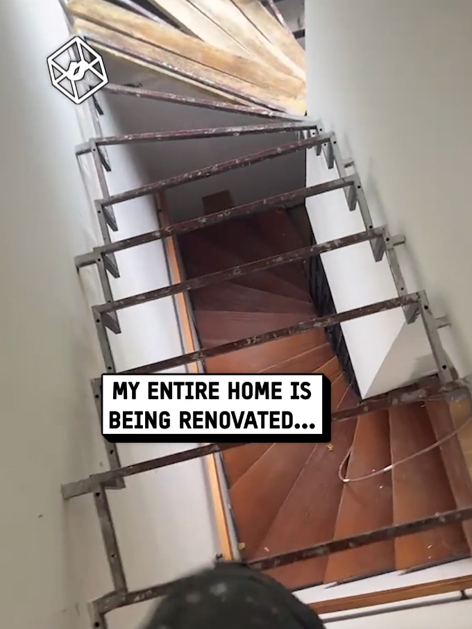 This is terrifying!! 😳 🎥: @njokiii79  #UNILAD #terrifying #stairsrenovation #renovation #scary #stress