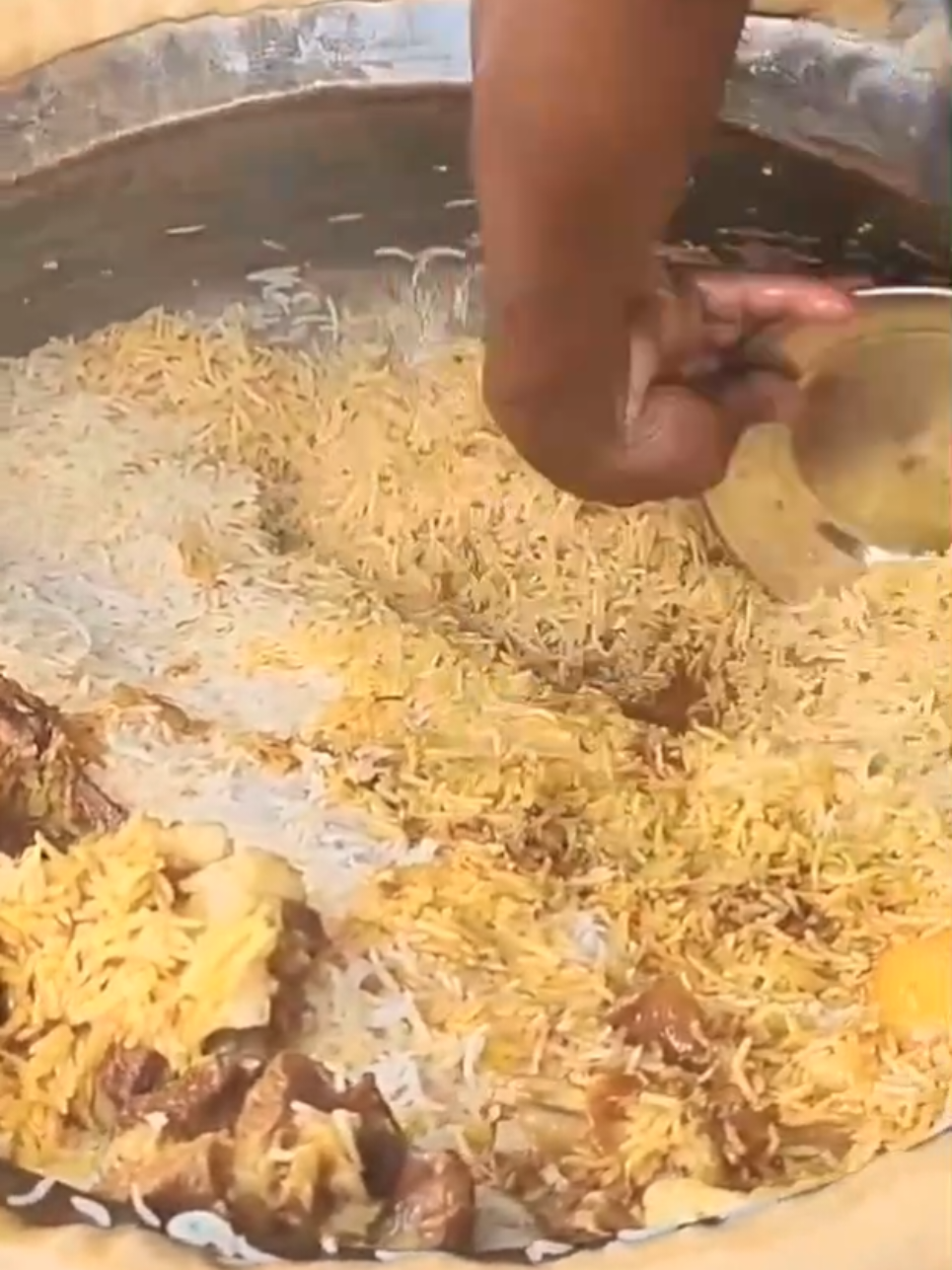 Kolkata Famous Biryani #streetfoodindia #Foodie #delicious #tasty #FoodLover #indianstreetfood #yummy #foodstagram #SnackTime #foodphotography #culinaryadventure #spicy #foodblogger #instafood #foodgasm #streetfoodlover #foodiesofinstagram #tiktokfood #foodvideos #cooking #trending #foryoupage #foryou #fyp #viralshorts 