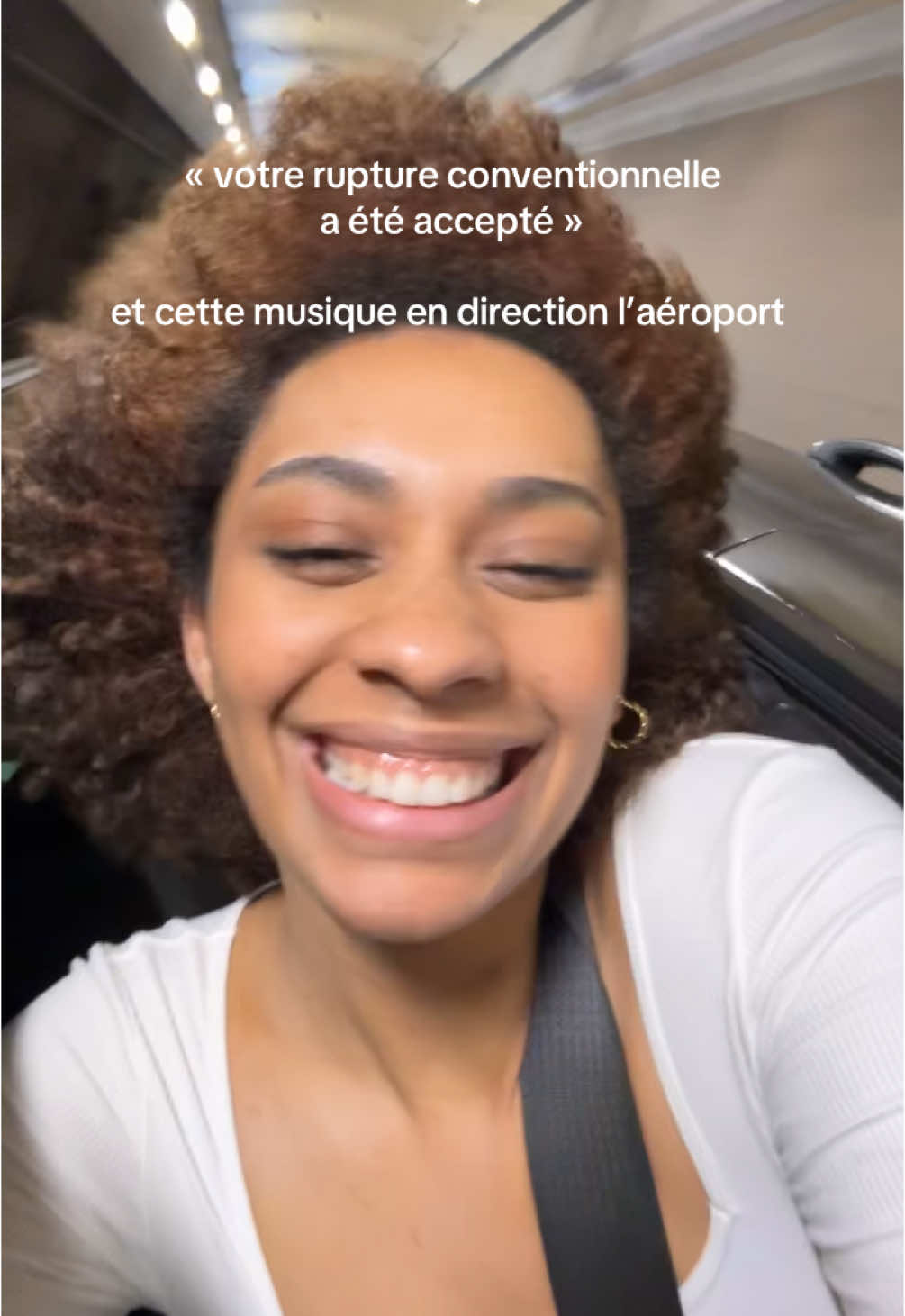mood !!! (comment j’ouvre la bouche💀no comment svp👀🤣) #aeroport #avion #mood #liberte #vacances #voyage #partiraletranger #metroboulotdodo #soldedetoutcompte 