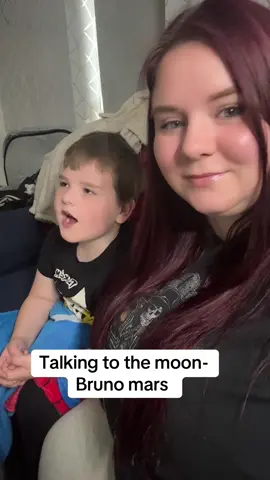 Another of me singing with my little man, I love this time with you son 😩 #talkingtothemoon #brunomars #singing #singer #fyp #foryoupage #live #cover #viral @Bruno Mars 