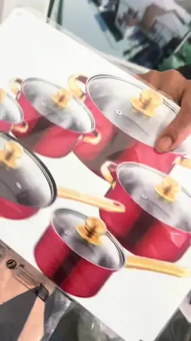 Da série golpes da temu, mais uma vítima cai no golpe kkkkkkkkkkkk - Mochila de costa que chegou um porta moeda - kit de panelas que era apenas uma foto das panelas  - fone de ouvido que só veio um lado  #temu #golpe #temugolpe 