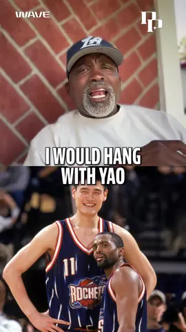 7’6 Yao Ming was struggling to fit in his Range Rover 😂 @Pick6 by DraftKings  #yaoming #rangerover #tall #nba 