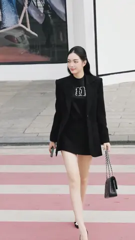 Phù hợp cho không gian văn phòng, sự kiện hay các cuộc họp quan trọng, bộ ba thiết kế từ Darling Diva sẽ là lựa chọn lý tưởng cho các cô nàng công sở #Darlingdiva #DaranSkirt #sanatop #Newarrival#Newarrivaltion #MetropolitanMuse #fashion #thoitrangcaocap #setdoxinh #viral #dothietke 