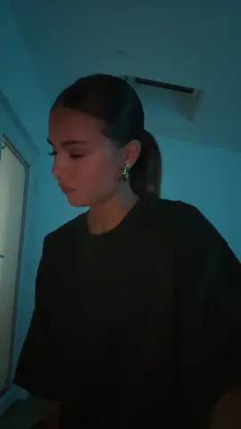 Me moving my hands like I’m a choir conductor 😭 #trendingsound #viralsound #musictok #turningtables 