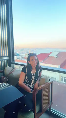 From golden hour glow to city lights show. When the view is this breathtaking, dinner becomes an experience @roofstarbosphorus #mauritius #fyp #travel #mauritius🇲🇺 