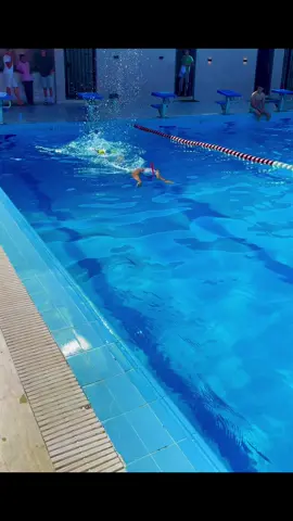 ❤️❤️#foryoupage #fyp #swimming #swimmingpool #viral #سباح #لياقه_بدنية @Friends club 