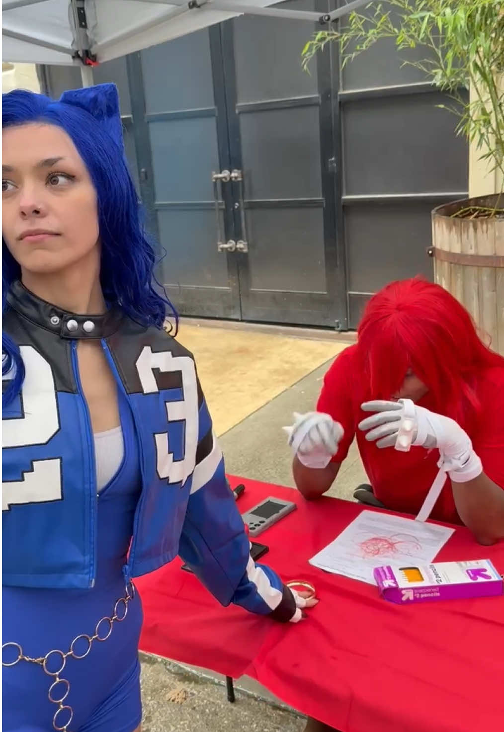 I’m officially an approved Sonic cosplayer. Sonic: me! Knuckles: shepard_kramer on insta - #sonicthehedgehog #sonicthehedgehogcosplay #knucklescosplay #knuckles #knucklestheechidna #sonicvsshadow #sonicvsshadowlookalike #cosplay #cosplayer #colognecosplays 
