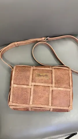 This bag ate and left no crumbs 👜🔥 #WranglerBag #Wrangler #tiktokshoprestock #westernfashion #tiktokshopsummerturnup #wrangler 