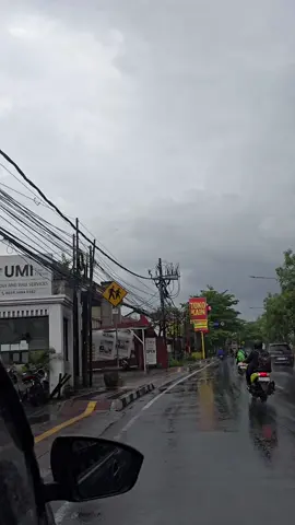 . من أفضل المطاعم في بالي مطعم أبو نواس . . #مطر #rain #travel #nature #indonesia #سفر #فلوقات #سياحة #بونشاك #baliindonesia #bali #مطعم_ابونواس #جزيرةبالي #جزيرة_بالي  #abunawas 