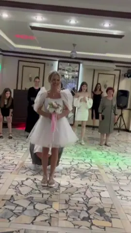 Букет невесты покидает чат😅 #букетневесты  #бросаниебукета  #свадьба2025 #врекомендации 
