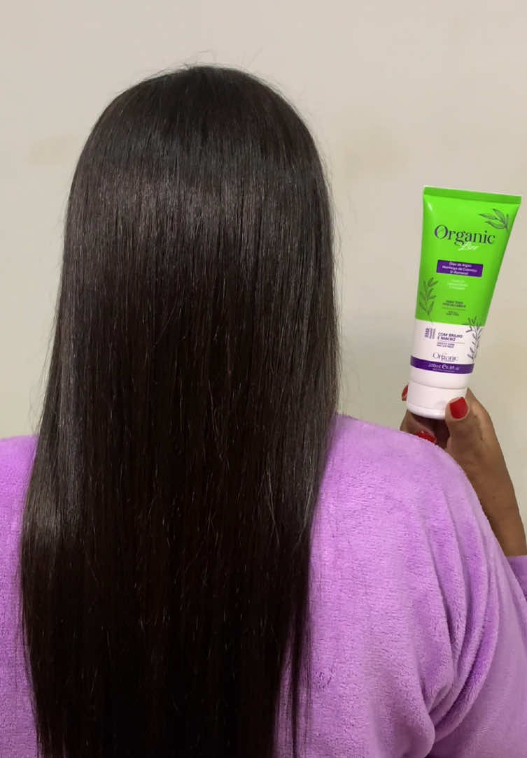📍Olha o estado que tava o cabelo da minha mãe! Como ela já tem química há anos, resolvi testar a Organic Lizz — uma progressiva orgânica, sem formol e compatível com outras químicas. E o resultado? Um liso hidratado, sem frizz, com brilho e movimento desde a primeira aplicação! 😍✨ Tudo isso sem agredir os fios e com uma durabilidade surreal! Aqui em casa tá mais que aprovada 💗 👉 Me conta nos comentários: você já conhecia essa progressiva? #OrganicLizz #ProgressivaOrgânica #AlisamentoSaudável #LisoDosSonhos #CabelosAlisados #CuidadosCapilares #LisoNatural #SemFormol #ProgressivaCaseira #CabeloComBrilho #TransformaçãoCapilar #HairCare #BelezaReal #TestadoEAprovado #CabeloDeSalão #DicaDeCabelo #Cabelos #AntesEDepois #FiosComVida @Organic Cosmetics Loja #creatorsearchinsights  