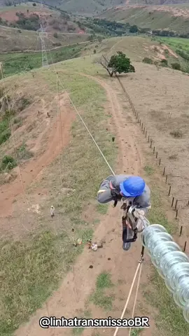 Guerreiros da LT 👷🏽‍♂️🗼⚡ . . . . #lineman #linhadetransmissão #trabalhoemaltura #montador #montagem #linework #linemanlife #obrigadodeus 