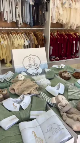 🧶 Verde para meninos? Sim, e com muito estilo! Essa saída de maternidade une elegância e aconchego desde o primeiro dia. ✨ Em tricot de linha, perfeita para a primeira foto do bebê. 📦 Enviamos para todo Brasil, em pronta entrega! #saidamaternidade #saidadematernidade #maedemenina #maedemenino #saidamaternidadepersonalizada #enxovaldebebe #gravidez #newborn #bordadoamao 