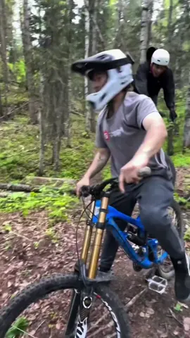 Tag that friend that messes it up 🤣 #Mtb #mtblifestyle #sports #Mountainbike #mtbtrail #downhill 