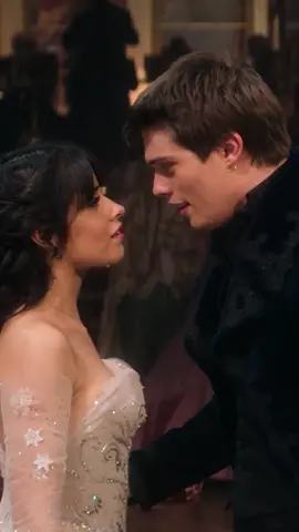 o coração fica quentinho assistindo essa cena ☺️ #Cinderela #CamilaCabelo #NicholasGalitzine #Musical #EdShreeran