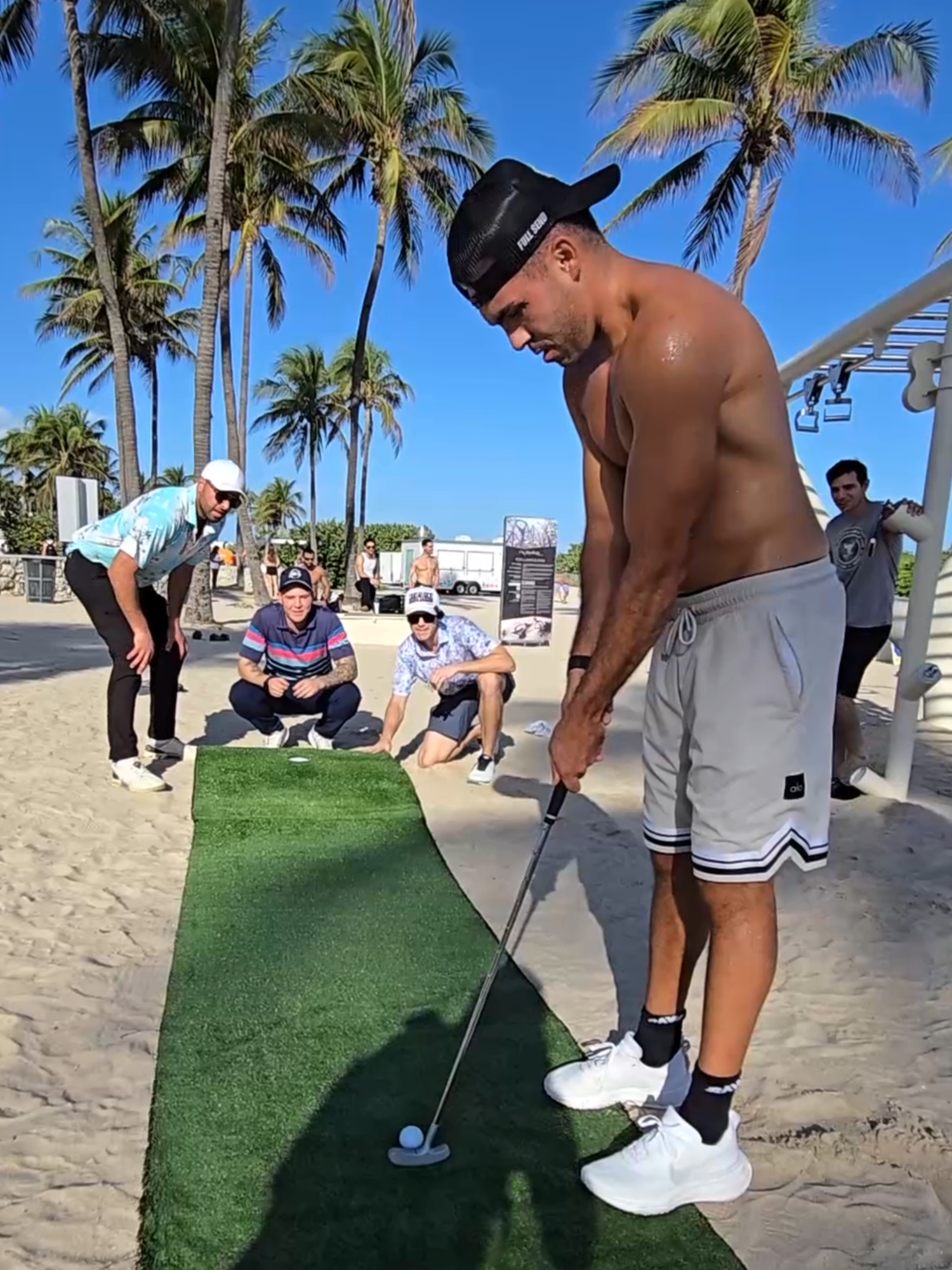 CELEBRITY does the $100 Putt Challenge! wait for it #golfchallenge #golftiktok #golf #publicchallenge