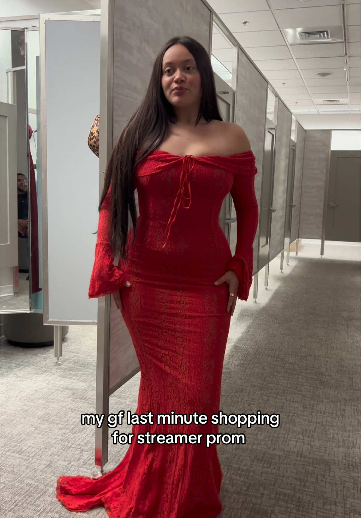 of course Jessica is last minute prom shopping 😩