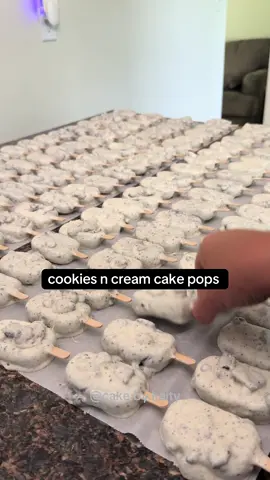 these are soooo good cold don’t ask me why #bakery #cake #cookies 